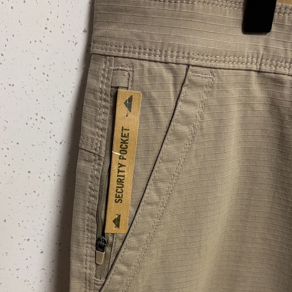 Weatherproof - NWT Men’s Utility Cargo Shorts - Khaki (size 38) - Picture 4 of 8